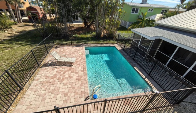 Getaway beach house with ocean view, Upstairs unit