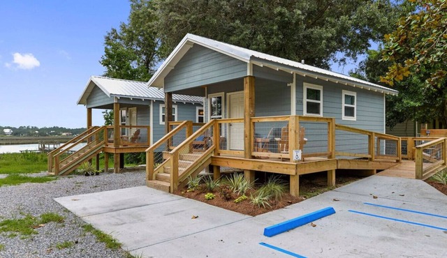 Gil’s Amberjack Cottage! Ocean Springs Waterfront!