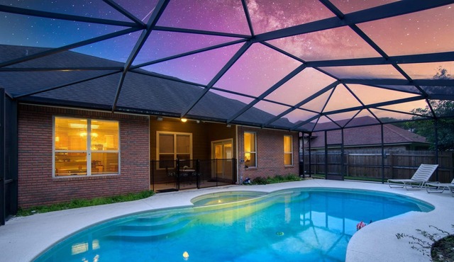 ~Glass Splash Pad Sleeps 12 Heated Pool & Spa~