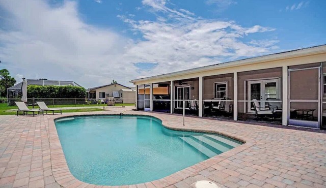 Golf Course Villa w/Pool & Yard, Near Wellington!