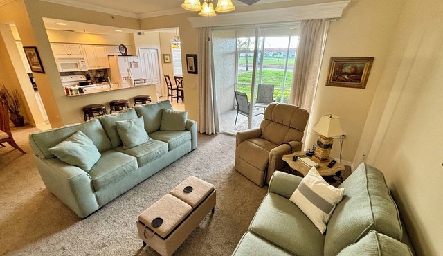 Golf Membership Available! 2 BR/2BA, Pickleball, Pools, Near Gulf Beaches in Naples
