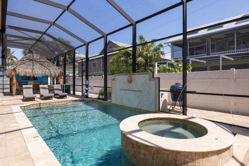 Gorgeous 1BR Residence with Pool and Spa at Margarita Mansion