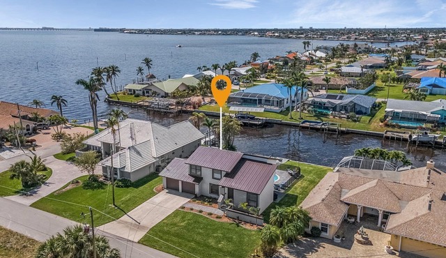 Gorgeous Gulf Access Home-Heated pool & garage game room!