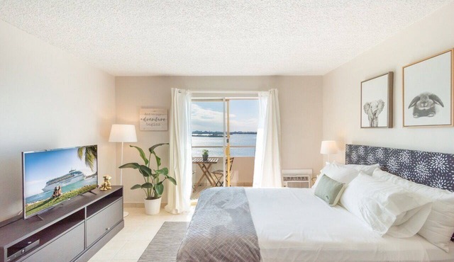 Gorgeous studio with water & downtown view. in North Bay Village