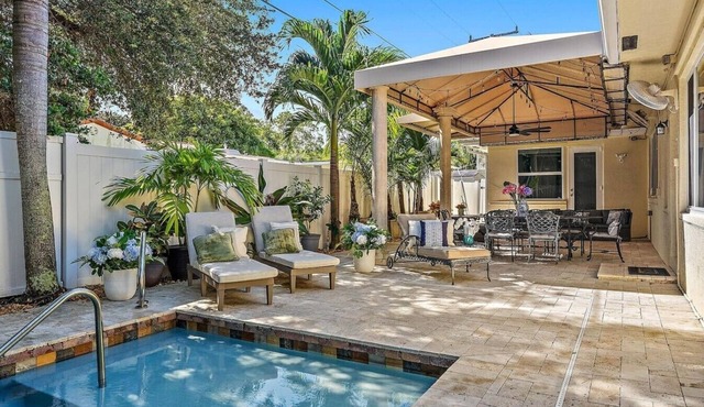 Grand Palm Villa: 6BR+ Oasis, Steps from Ocean