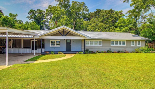 Great for Families! Dothan Getaway w/Large Yard in Dothan