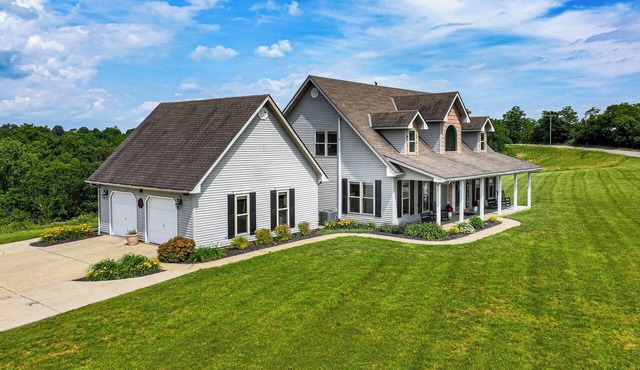 Great for Groups! Corinth Gem w/Game Room & Pool in Corinth