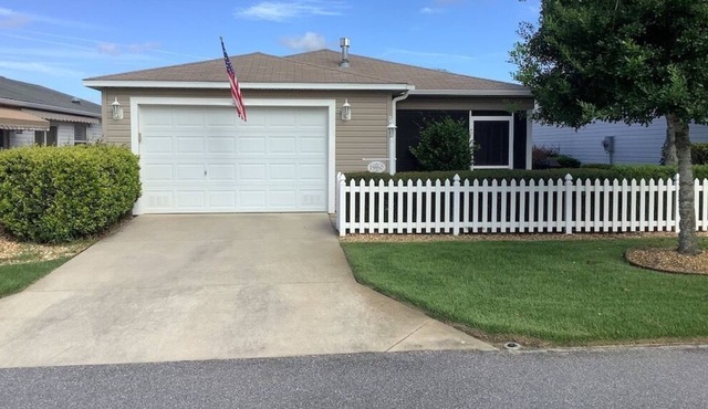 Great Location! 2 Bdrm villa with GAS GOLF CART, BBQ & FREE WiFi included!