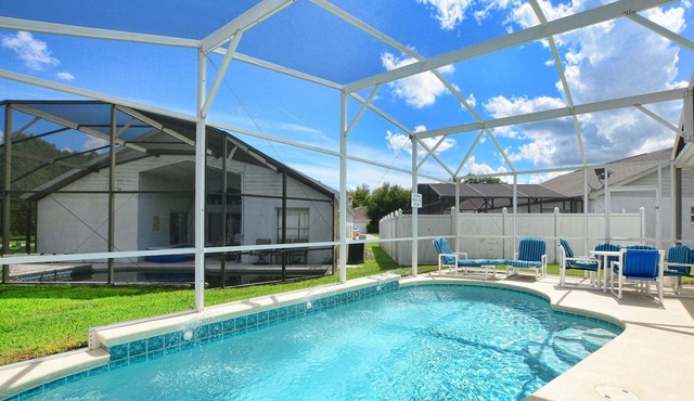 GREAT LOCATION, PRIVATE POOL, SPACIOUS BEDROOM, FREE WIFI!!