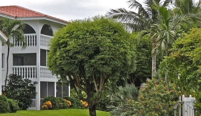 Ground Floor Steps to Beach No Stairs Walk-Out Patio to Pool Sanibel 2BR