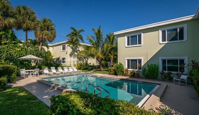 Ground-level AMI Condo Near the Beach! Large heated pool!