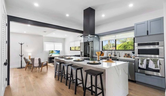 Group-Friendly Home | Patio & Parking for 5
