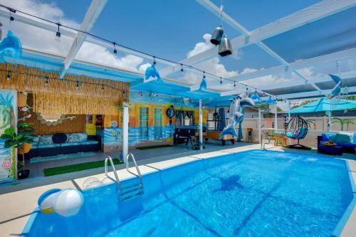 Group-Ready Oasis w/Pool & Games in Port Richey