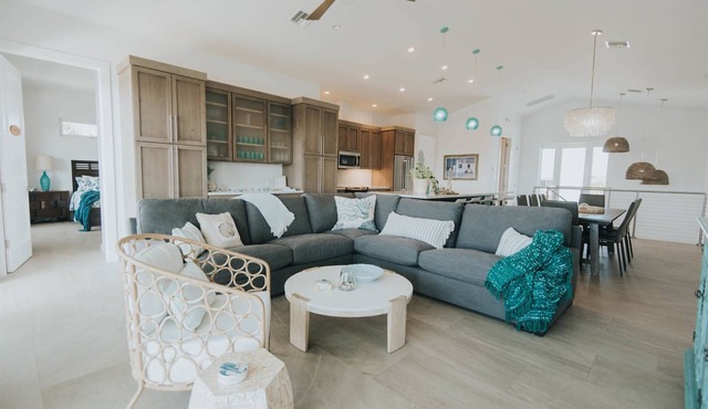 Grouper House: 4 Masters/6 BA, Pool/Dock, BoatRamp