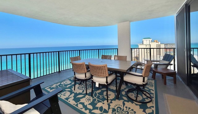 Gulf Front 2 Bed 2 Bath Free Beach Service pool