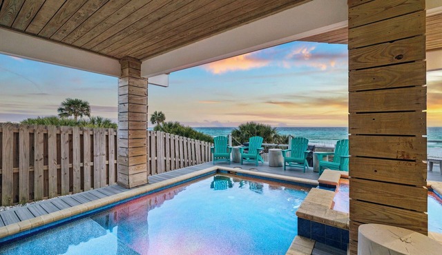 Gulf front retreat with pool, hot tub, & beach service—perfect for family groups