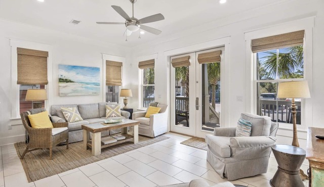 Gulf View Home with Surround Sound, Community Pool and Outdoor Kitchen