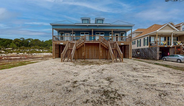 Gulfview duplex with panoramic views, large balcony, and internet
