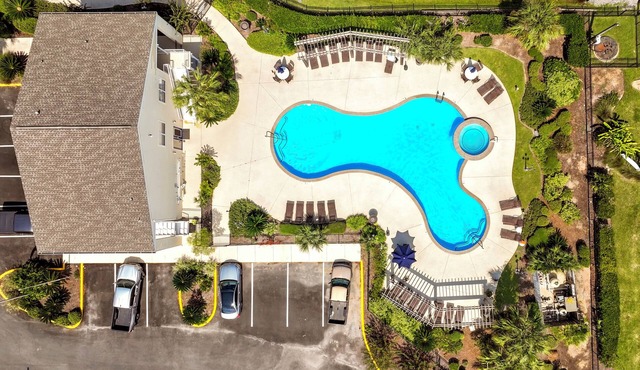 Harbor Landing Condo in Ocean Springs. Pool and Close to Downtown!