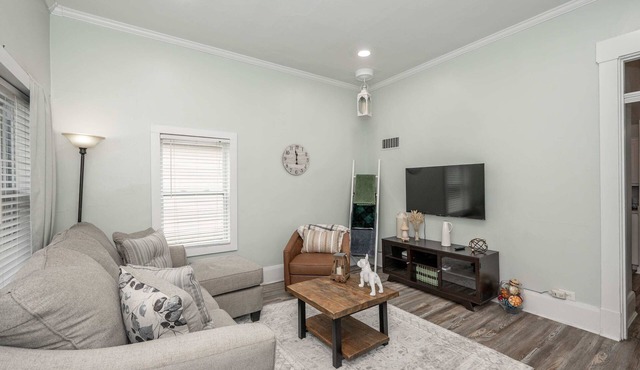 Harrison 3BR | Walk Downtown | Sleeps 6 in Harrison