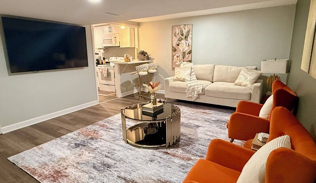 Haven Suite- Modern 1BR Near Gurnee Mills, Six Flags, Naval Base, Area Hospitals in Gurnee