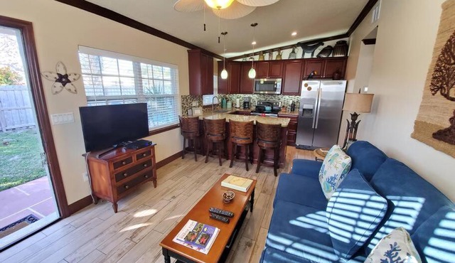 Hawaiian Cottage - Heated Pool Walk to the Beach