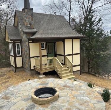 Hearthstone Hideaway at Tudor Suites in Eureka Springs