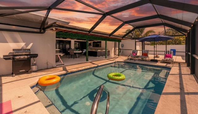 Heated Pool, 2 Game Rooms + Outdoor Kitchen/Living