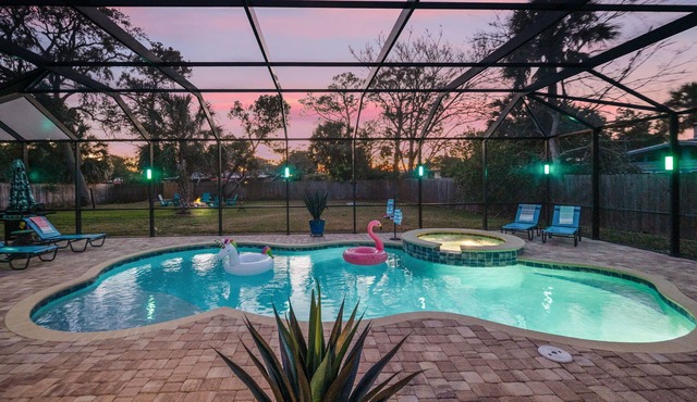 Heated Pool & Hot Tub ~ Walk Downtown & 2 The Amp! in St. Augustine