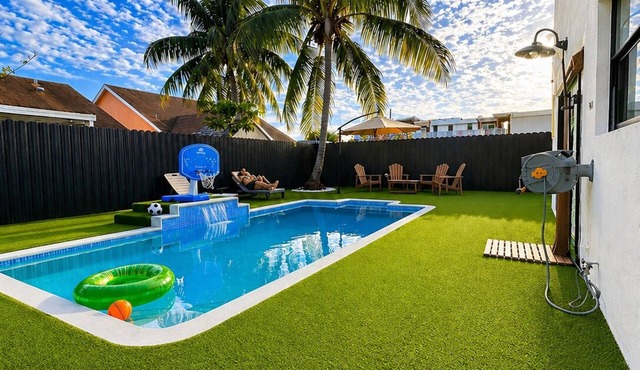 Heated Pool Oasis 12 Guests Midway Keys & Miami