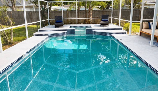Heated Pool & Spa Game Room Family Oasis Sleeps 10 in Tampa