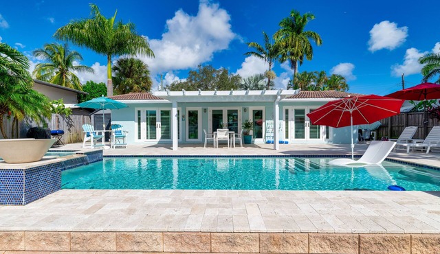 Heated Pool/spa + cable TV! Centrally Located.Beach+DWTN FTL+Hard Rock Casino in Fort Lauderdale