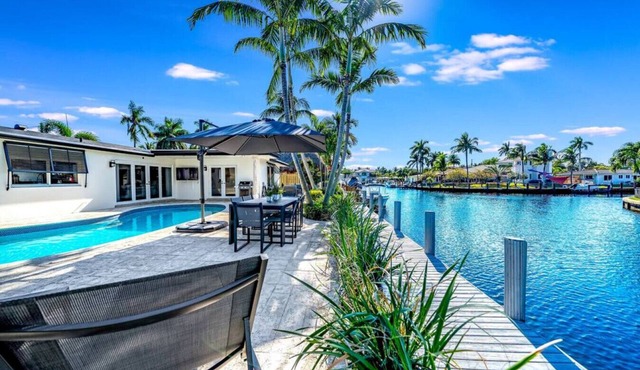 Heated Pool! WaterFront Home! 1 Mile To Beach!