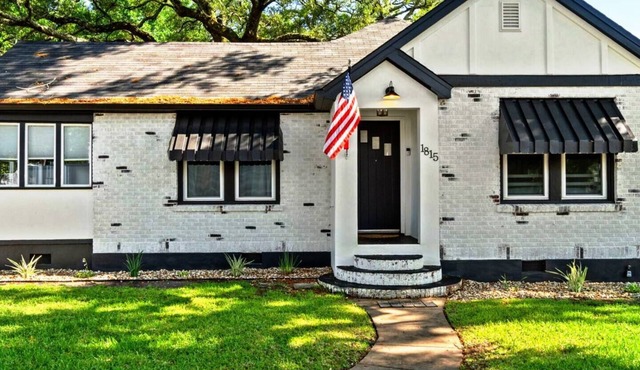 Historic 1944 Cottage | Hot Tub + Spa Bath | Beach