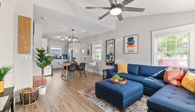 Historic Cottage Walk to Downtown St Augustine Free Parking Sleeps 4 in St. Augustine
