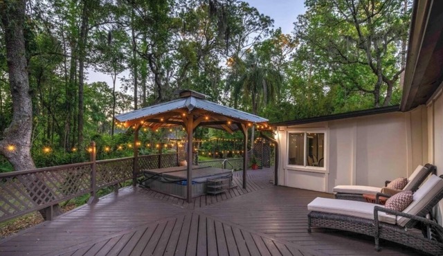 Historic Mandarin Private estate modern farmhouse nature lovers.Events for Fee.