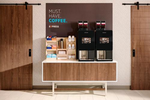 Holiday Inn Express & Suites Sarasota East by IHG