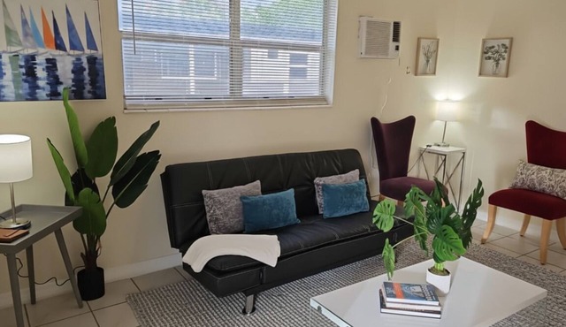 Hollywood Beach 1BR in Gated Property ~ King Bed!