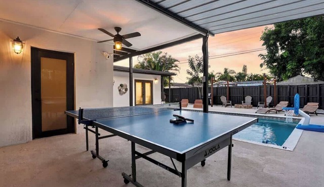 Hollywood Haven Private Pool BBQ Mini Golf in Hollywood