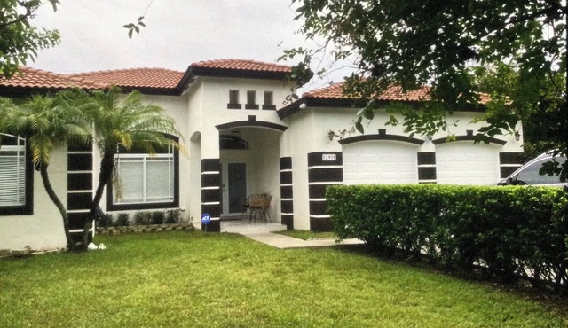 Home in Miami. 4 beds 2.5 baths Spacious and comfortable, in a very quiet area.
