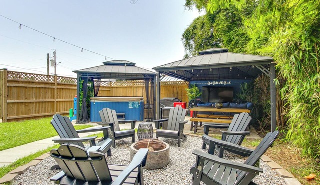 Hot Tub & Private Backyard! Gulfport Group Getaway