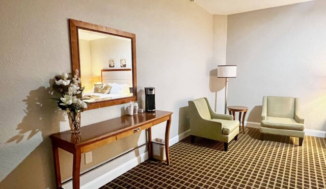 Hotel Pinehurst- Magnolia Suite 102