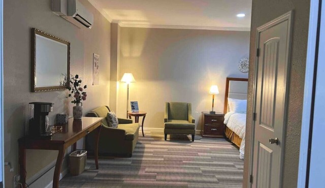 Hotel Pinehurst- Pine Belt Suite 207