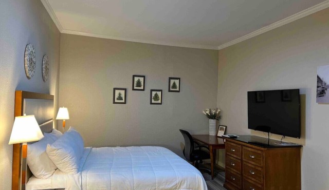 Hotel Pinehurst- Pine Belt Suite 207 in Laurel