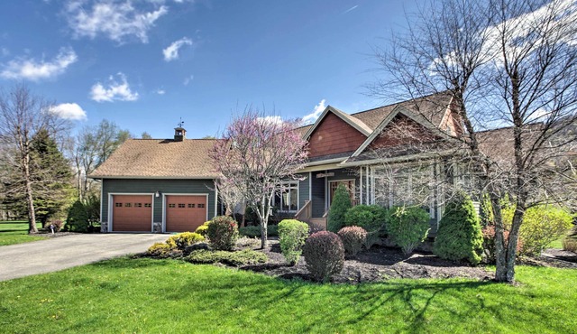 House w/Deck, Fire Pit - 15 Mins to Snowshoe! in Slatyfork
