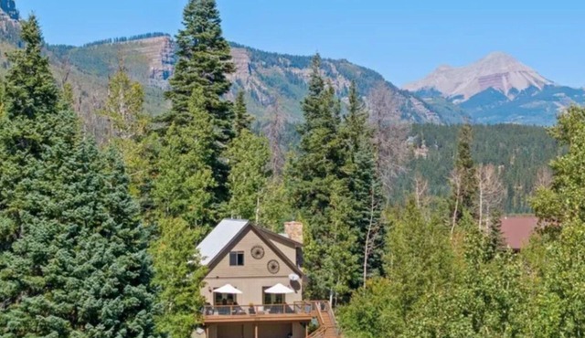 Incredible Views, Large Deck, Wood Burning Fireplace! Havland Lake 3bed/3bath in Durango