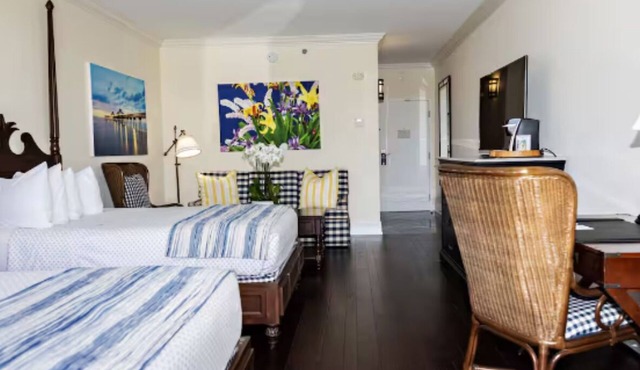 Inn at Pelican Bay | 2 Double City | Vanderbilt Beach, Heated Pool, Fire Pit