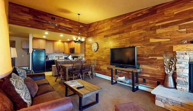 Inviting mountain condo w/shared outdoor pool, WiFi, gas fireplace - near slopes in Copper Mountain