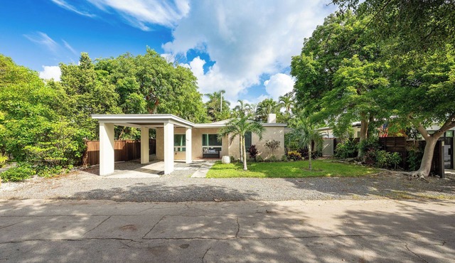 Island living 3-bed oasis w large pool, lush deck, cabana, outdoor shower