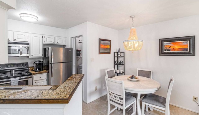 Jackie - Tranquil 1BR Condo · Walk to Beach in Melbourne